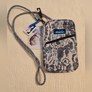 NWT Kavu Ladies Essential Case Crossbody Bag